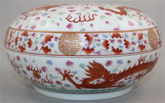 A Chinese famille rose dragon box and cover, Guangxu mark but later, 19.3cm